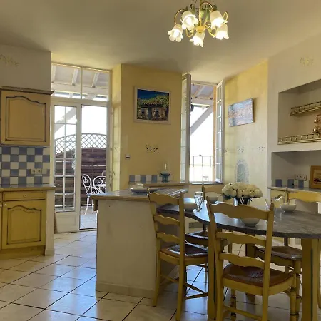 Semesterbostad Belle Maison Bourbonnaise Du 18e Siecl Au Coeur D'un Village Pittoresque Avec Jardin - Fr-1-489-387 *