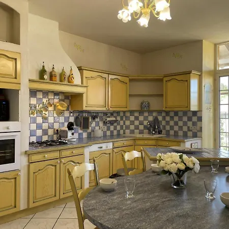 別荘 Belle Maison Bourbonnaise Du 18e Siecl Au Coeur D'un Village Pittoresque Avec Jardin - Fr-1-489-387