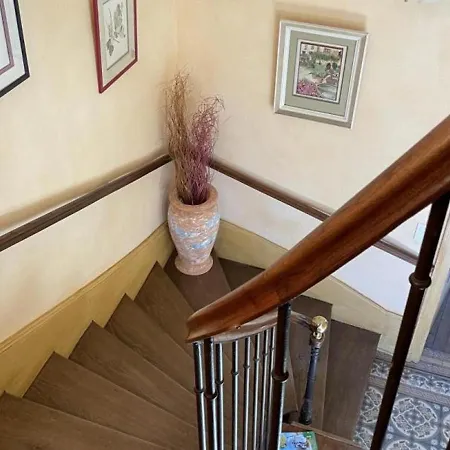 Belle Maison Familiale Avec Jardin Dans Un Village Du Bourbonnais - Fr-1-489-387 *