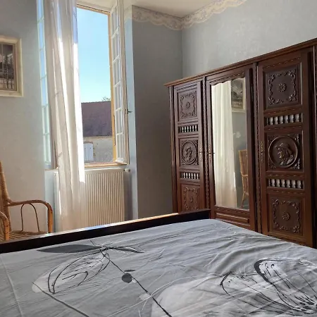 別荘 Belle Maison Bourbonnaise Du 18e Siecl Au Coeur D'un Village Pittoresque Avec Jardin - Fr-1-489-387