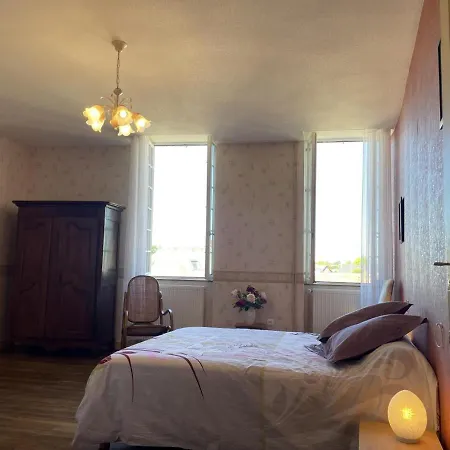 Belle Maison Familiale Avec Jardin Dans Un Village Du Bourbonnais - Fr-1-489-387 * Pierrefitte-sur-Loire