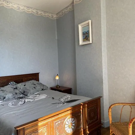 Semesterbostad Belle Maison Bourbonnaise Du 18e Siecl Au Coeur D'un Village Pittoresque Avec Jardin - Fr-1-489-387 *