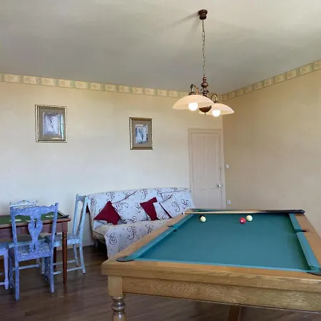 Belle Maison Familiale Avec Jardin Dans Un Village Du Bourbonnais - Fr-1-489-387 *