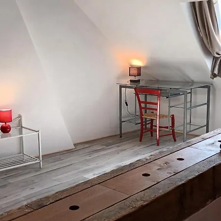 Belle Maison Familiale Avec Jardin Dans Un Village Du Bourbonnais - Fr-1-489-387 *