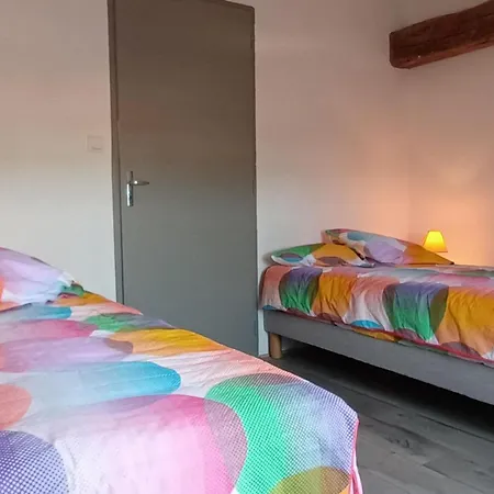 Semesterbostad Belle Maison Bourbonnaise Du 18e Siecl Au Coeur D'un Village Pittoresque Avec Jardin - Fr-1-489-387