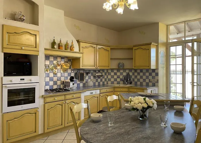 Сasa de vacaciones Belle Maison Bourbonnaise Du 18e Siecl Au Coeur D'un Village Pittoresque Avec Jardin - Fr-1-489-387