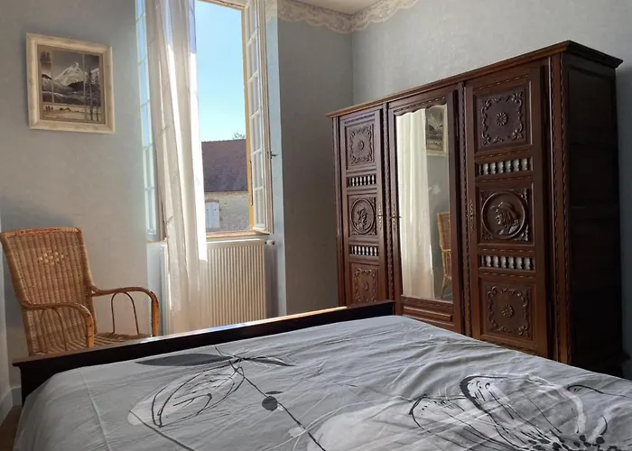 Сasa de vacaciones Belle Maison Bourbonnaise Du 18e Siecl Au Coeur D'un Village Pittoresque Avec Jardin - Fr-1-489-387