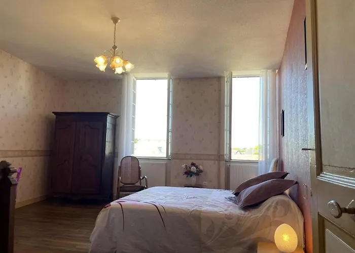 Belle Maison Bourbonnaise Du 18e Siecl Au Coeur D'un Village Pittoresque Avec Jardin - Fr-1-489-387 * Pierrefitte-sur-Loire