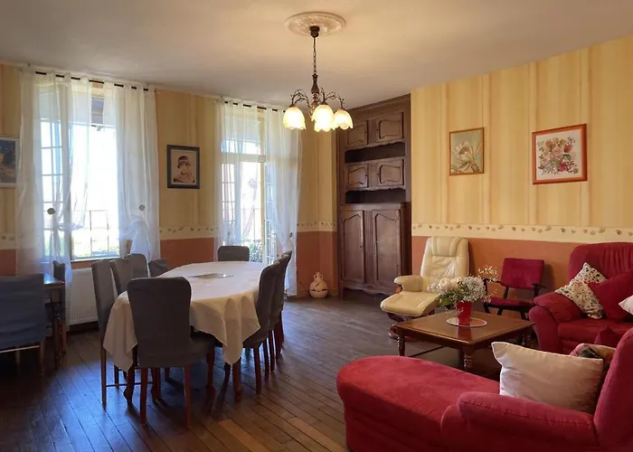 Сasa de vacaciones Belle Maison Bourbonnaise Du 18e Siecl Au Coeur D'un Village Pittoresque Avec Jardin - Fr-1-489-387