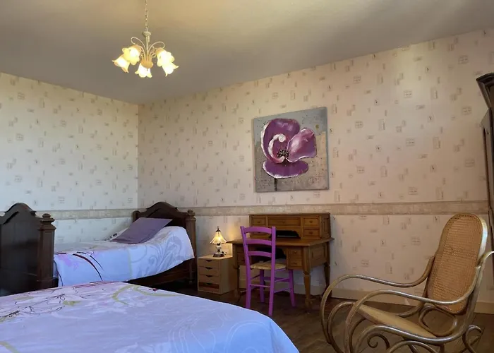 Сasa de vacaciones Belle Maison Bourbonnaise Du 18e Siecl Au Coeur D'un Village Pittoresque Avec Jardin - Fr-1-489-387