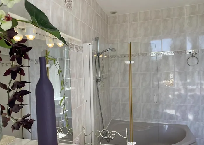 Сasa de vacaciones Belle Maison Bourbonnaise Du 18e Siecl Au Coeur D'un Village Pittoresque Avec Jardin - Fr-1-489-387