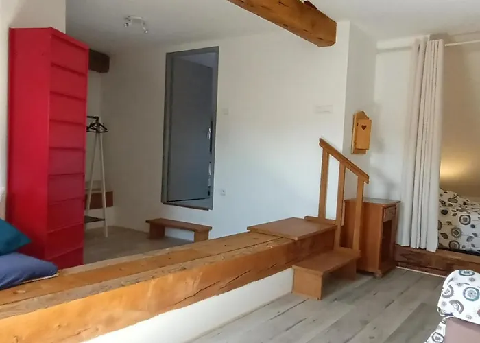 Belle Maison Bourbonnaise Du 18e Siecl Au Coeur D'un Village Pittoresque Avec Jardin - Fr-1-489-387