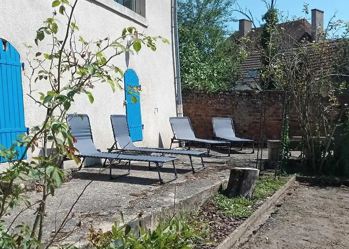 Сasa de vacaciones Belle Maison Bourbonnaise Du 18e Siecl Au Coeur D'un Village Pittoresque Avec Jardin - Fr-1-489-387