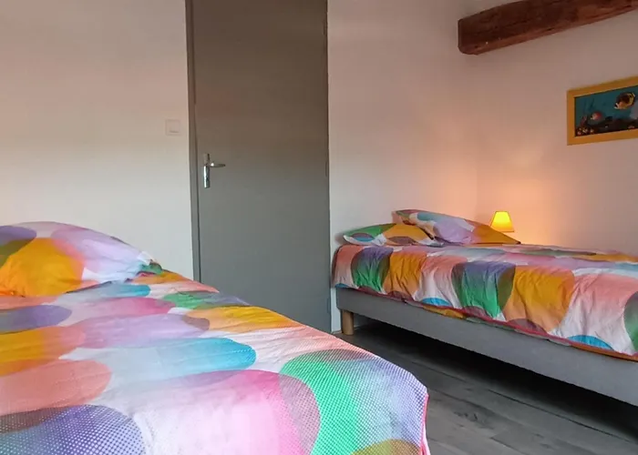 Сasa de vacaciones Belle Maison Bourbonnaise Du 18e Siecl Au Coeur D'un Village Pittoresque Avec Jardin - Fr-1-489-387